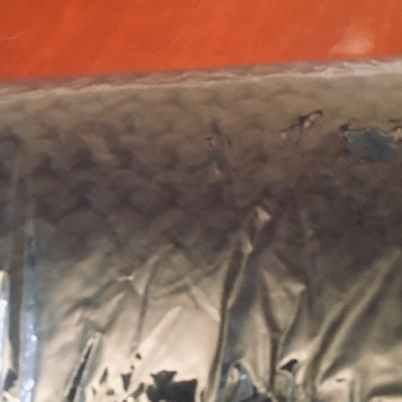 New Never Opened Knitted Scarf - Picture 4 of 4